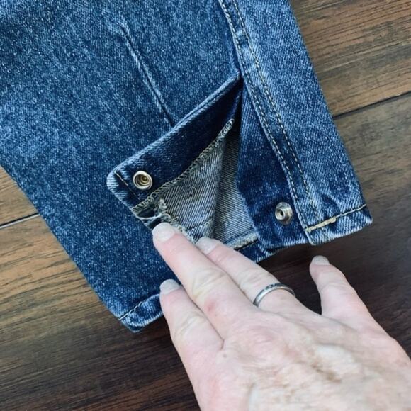 **Host Pick**Guess Vintage Ultra High Waist Mom Jeans with Tapestry Pockets - Picture 14 of 15